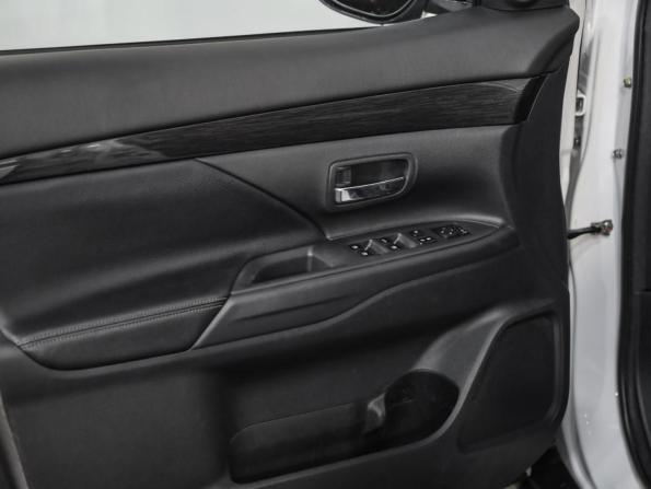 Mitsubishi Outlander III Рестайлинг 2 с пробегом 2017 года, цена 1 899 000 рублей, 174528 км, внедорожник, Автокод Объявления