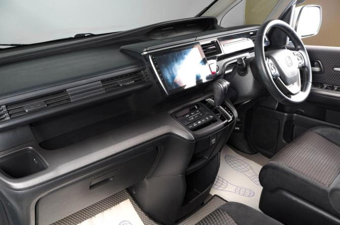Honda Stepwgn V с пробегом 2016 года, цена 2 029 000 рублей, 191000 км, минивэн, Автокод Объявления