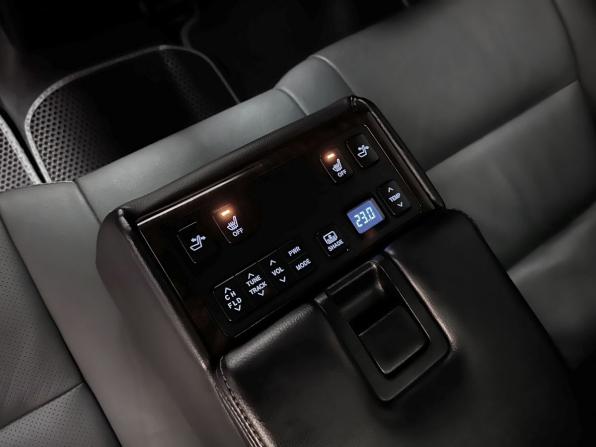 Toyota Camry VII (XV50) Рестайлинг с пробегом 2015 года, цена 1 950 000 рублей, 251372 км, седан, Автокод Объявления