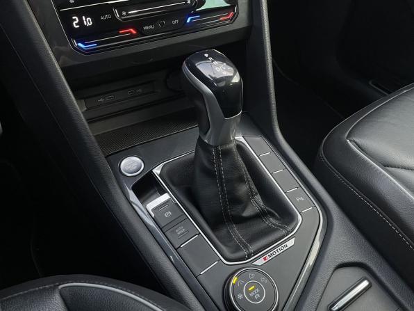 Volkswagen Tiguan II Рестайлинг с пробегом 2021 года, цена 3 799 000 рублей, 140616 км, внедорожник, Автокод Объявления