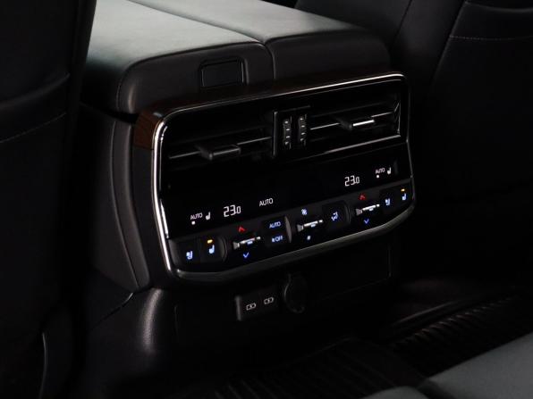 Toyota Land Cruiser 300 Series с пробегом 2022 года, цена 12 490 000 рублей, 19200 км, внедорожник, Автокод Объявления