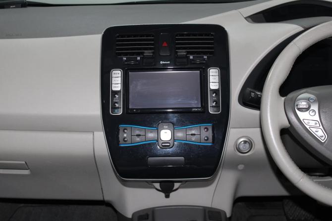 Nissan Leaf I (ZE0/AZE0) с пробегом 2012 года, цена 400 000 рублей, 80080 км, хэтчбек, Автокод Объявления