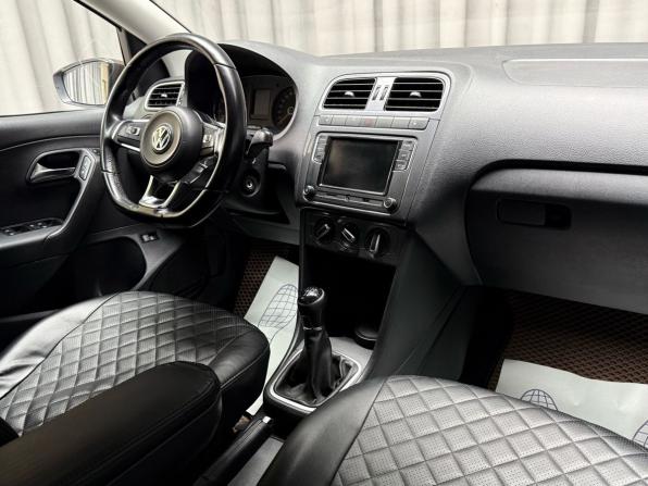 Volkswagen Polo V Рестайлинг с пробегом 2019 года, цена 1 119 000 рублей, 145599 км, седан, Автокод Объявления