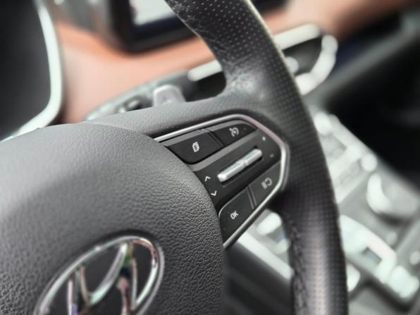 Hyundai Santa Fe IV Рестайлинг с пробегом 2023 года, цена 3 299 900 рублей, 152000 км, внедорожник, Автокод Объявления