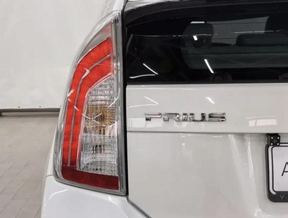 Toyota Prius III Рестайлинг (XW30) с пробегом 2015 года, цена 1 290 000 рублей, 137025 км, лифтбек, Автокод Объявления