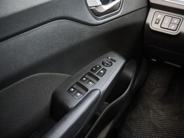 Hyundai Solaris II с пробегом 2019 года, цена 1 355 000 рублей, 111779 км, седан, Автокод Объявления
