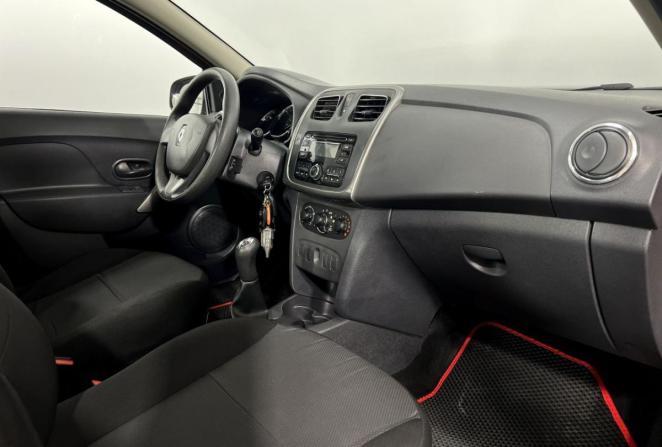 Renault Logan II с пробегом 2017 года, цена 735 000 рублей, 102531 км, седан, Автокод Объявления