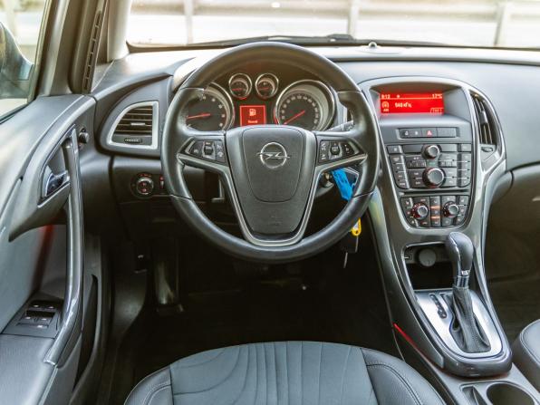 Opel Astra J Рестайлинг с пробегом 2013 года, цена 898 000 рублей, 155000 км, хэтчбек, Автокод Объявления