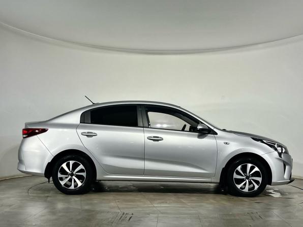 Kia Rio IV Рестайлинг с пробегом 2021 года, цена 1 657 000 рублей, 60494 км, седан, Автокод Объявления