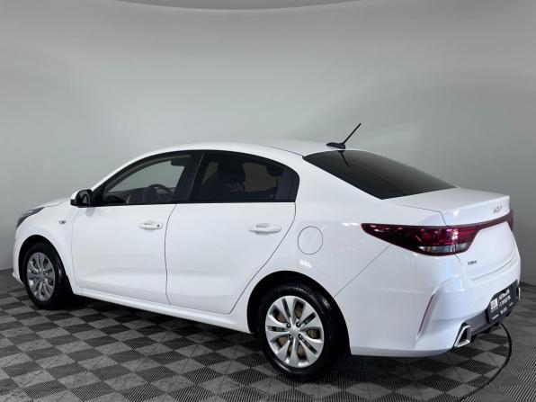 Kia Rio IV Рестайлинг с пробегом 2021 года, цена 1 630 000 рублей, 65930 км, седан, Автокод Объявления