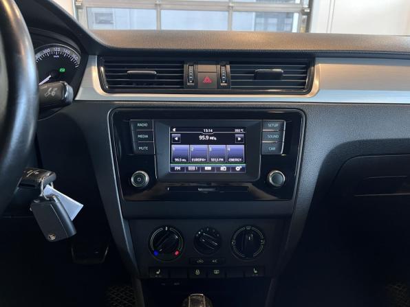 Skoda Rapid I с пробегом 2016 года, цена 1 079 000 рублей, 160367 км, лифтбек, Автокод Объявления