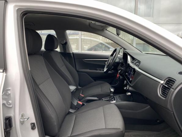 Kia Rio IV Рестайлинг с пробегом 2022 года, цена 1 599 000 рублей, 80500 км, седан, Автокод Объявления