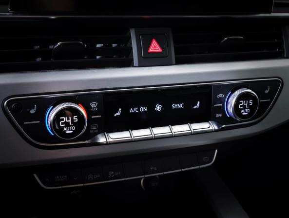 Audi A4 V (B9) Рестайлинг с пробегом 2021 года, цена 3 431 000 рублей, 142402 км, седан, Автокод Объявления