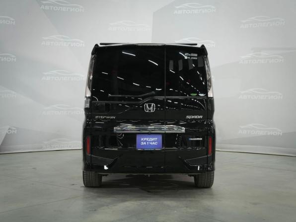 Honda Stepwgn V Рестайлинг с пробегом 2018 года, цена 2 670 000 рублей, 113000 км, минивэн, Автокод Объявления