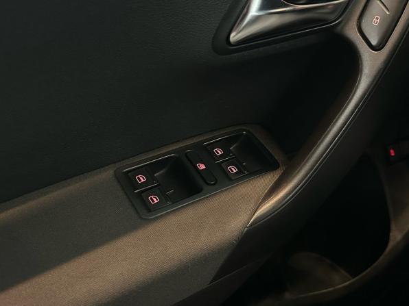 Volkswagen Polo V с пробегом 2013 года, цена 899 000 рублей, 175556 км, седан, Автокод Объявления