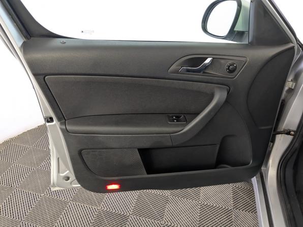 Skoda Yeti I Рестайлинг с пробегом 2014 года, цена 1 290 000 рублей, 102059 км, внедорожник, Автокод Объявления