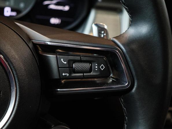Porsche Macan I Рестайлинг 2 с пробегом 2021 года, цена 7 980 000 рублей, 51610 км, внедорожник, Автокод Объявления