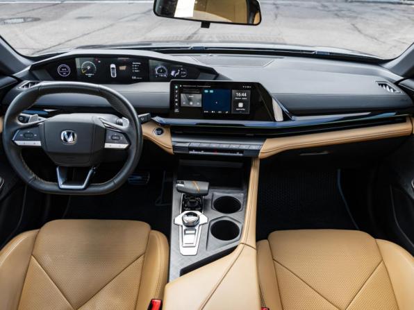 Changan UNI-V I с пробегом 2023 года, цена 2 379 000 рублей, 40523 км, лифтбек, Автокод Объявления