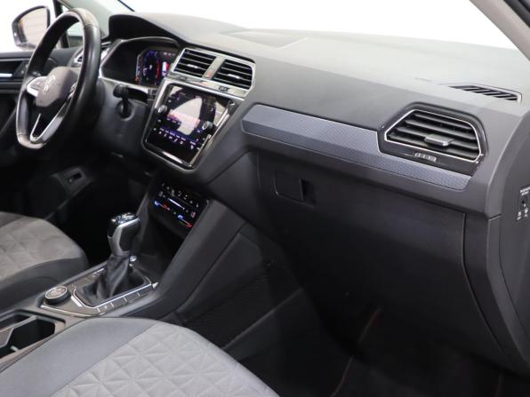 Volkswagen Tiguan II Рестайлинг с пробегом 2021 года, цена 2 690 000 рублей, 100228 км, внедорожник, Автокод Объявления