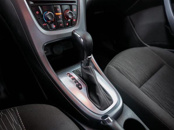 Opel Astra J Рестайлинг с пробегом 2013 года, цена 949 000 рублей, 144600 км, седан, Автокод Объявления