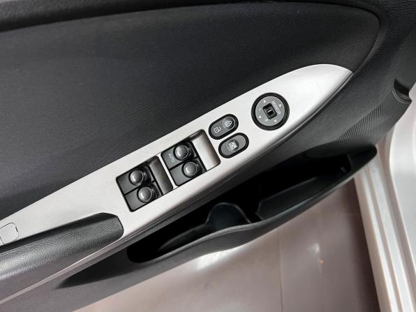 Hyundai Solaris I Рестайлинг с пробегом 2015 года, цена 1 090 000 рублей, 120676 км, седан, Автокод Объявления