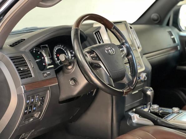 Toyota Land Cruiser 200 Series Рестайлинг 2 с пробегом 2019 года, цена 10 700 000 рублей, 33598 км, внедорожник, Автокод Объявления