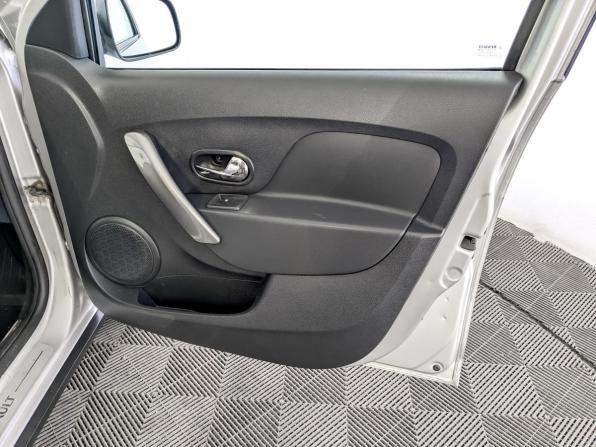 Renault Sandero II с пробегом 2017 года, цена 999 000 рублей, 148029 км, хэтчбек, Автокод Объявления