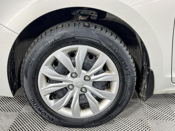 Hyundai Solaris II с пробегом 2019 года, цена 947 000 рублей, 170474 км, седан, Автокод Объявления