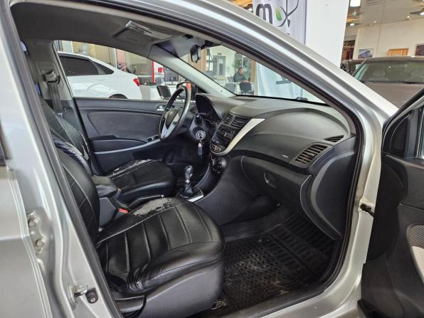 Hyundai Solaris I с пробегом 2012 года, цена 689 000 рублей, 255000 км, седан, Автокод Объявления