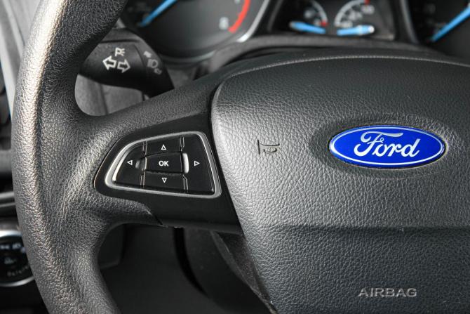Ford Focus III Рестайлинг с пробегом 2015 года, цена 899 000 рублей, 196000 км, седан, Автокод Объявления