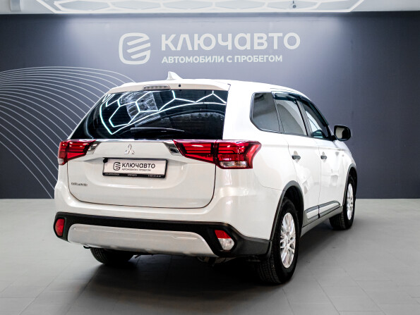 Mitsubishi Outlander III Рестайлинг 3 с пробегом 2021 года, цена 2 596 000 рублей, 46500 км, внедорожник, Автокод Объявления