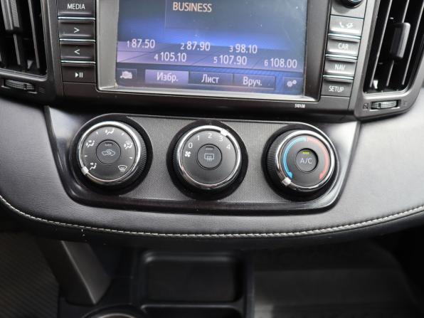 Toyota RAV4 IV (XA40) Рестайлинг с пробегом 2016 года, цена 1 800 000 рублей, 264366 км, внедорожник, Автокод Объявления