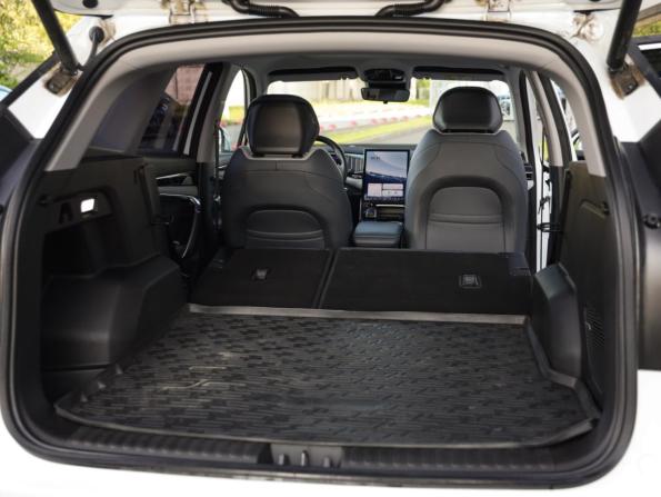 Geely Atlas II с пробегом 2023 года, цена 2 646 000 рублей, 44384 км, внедорожник, Автокод Объявления