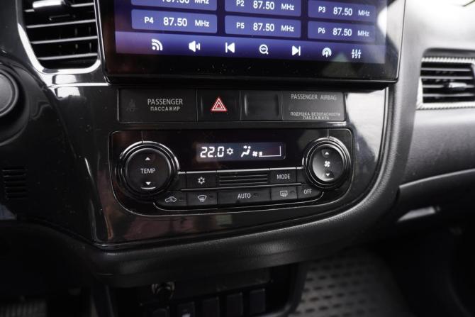 Mitsubishi Outlander III Рестайлинг 2 с пробегом 2017 года, цена 1 985 000 рублей, 72248 км, внедорожник, Автокод Объявления