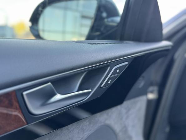 Audi A8 III (D4) с пробегом 2013 года, цена 1 195 000 рублей, 331219 км, седан, Автокод Объявления