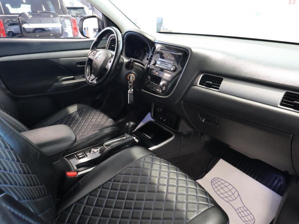 Mitsubishi Outlander III Рестайлинг 2 с пробегом 2017 года, цена 1 824 000 рублей, 150859 км, внедорожник, Автокод Объявления