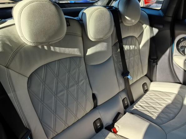 Mini Hatch III (F55/F56) Рестайлинг 2 с пробегом 2021 года, цена 2 700 000 рублей, 36638 км, хэтчбек, Автокод Объявления