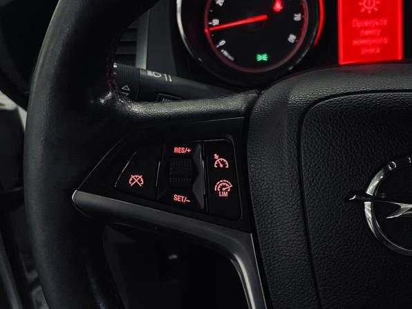 Opel Astra J Рестайлинг с пробегом 2014 года, цена 750 000 рублей, 181932 км, седан, Автокод Объявления