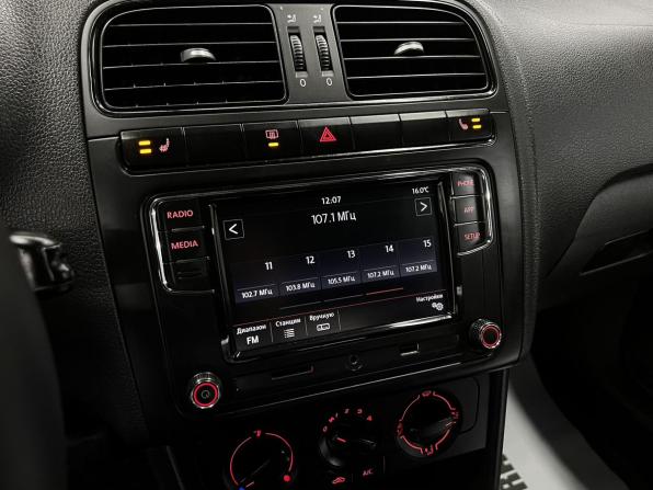 Volkswagen Polo V с пробегом 2015 года, цена 1 045 000 рублей, 100882 км, седан, Автокод Объявления