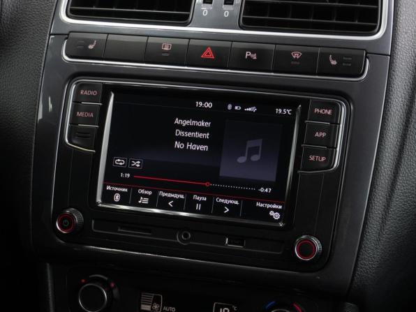 Volkswagen Polo V Рестайлинг с пробегом 2018 года, цена 1 169 000 рублей, 94740 км, седан, Автокод Объявления