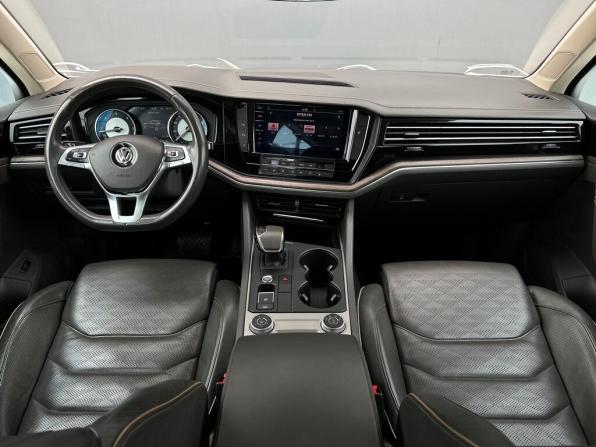 Volkswagen Touareg III с пробегом 2018 года, цена 3 798 900 рублей, 153158 км, внедорожник, Автокод Объявления