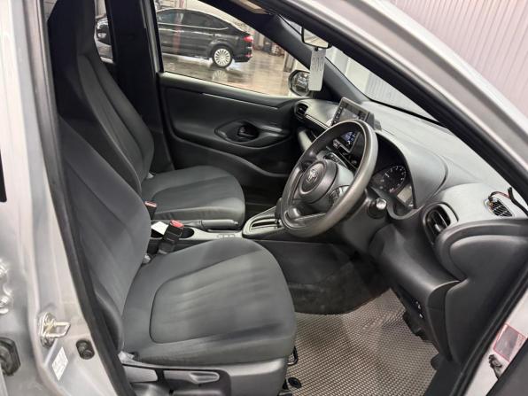 Toyota Yaris IV с пробегом 2021 года, цена 1 297 000 рублей, 77147 км, хэтчбек, Автокод Объявления