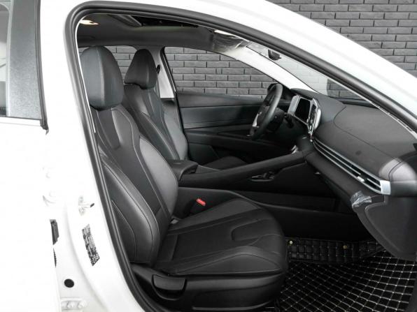 Hyundai Elantra VII (CN7) Рестайлинг с пробегом 2025 года, цена 3 245 000 рублей, 112 км, седан, Автокод Объявления