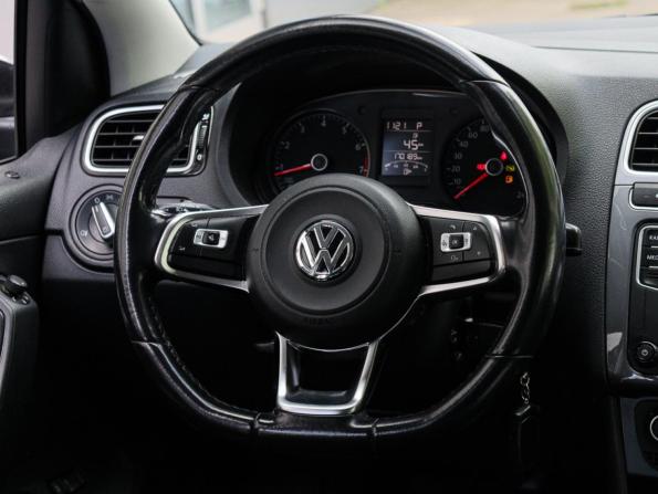 Volkswagen Polo V Рестайлинг с пробегом 2019 года, цена 1 300 000 рублей, 170188 км, седан, Автокод Объявления