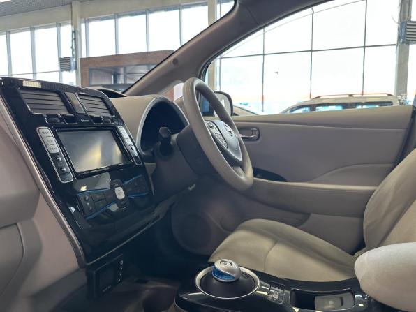 Nissan Leaf I (ZE0/AZE0) с пробегом 2012 года, цена 790 000 рублей, 81296 км, хэтчбек, Автокод Объявления