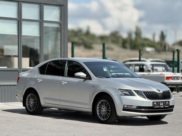Skoda Octavia III (A7) Рестайлинг с пробегом 2018 года, цена 1 580 000 рублей, 136212 км, лифтбек, Автокод Объявления