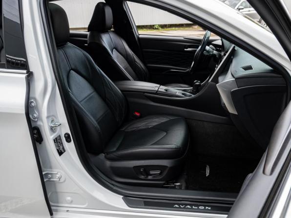 Toyota Avalon V Рестайлинг с пробегом 2022 года, цена 3 330 000 рублей, 121019 км, седан, Автокод Объявления
