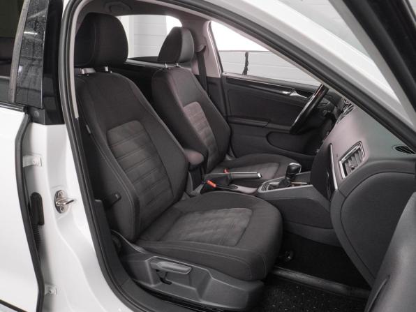 Volkswagen Jetta VI Рестайлинг с пробегом 2016 года, цена 1 149 000 рублей, 231423 км, седан, Автокод Объявления