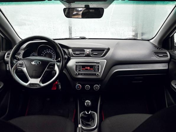 Kia Rio III Рестайлинг с пробегом 2015 года, цена 999 000 рублей, 142354 км, седан, Автокод Объявления