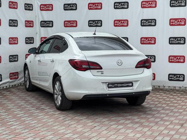 Opel Astra J Рестайлинг с пробегом 2012 года, цена 429 990 рублей, 199233 км, седан, Автокод Объявления